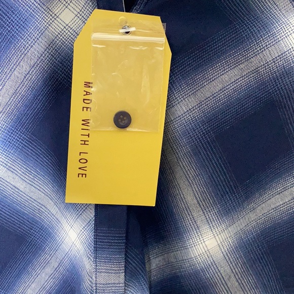 Brand new Floral Embroidery button down top. - Picture 6 of 6